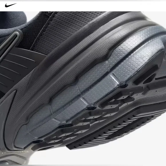 Nike Black and Gray Gore-Tex Sneakers - Picture 6 of 8